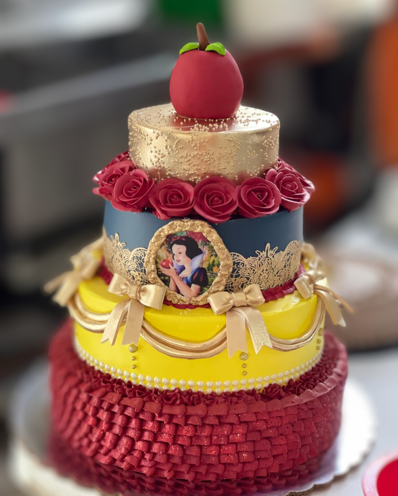 PERSONAS: 150/200
SABORES:
- NARANJA
- PIÑA
- VAINILLA C/CHOCO
- NUEZ C/CHOCO
- PIÑA CON NUEZ