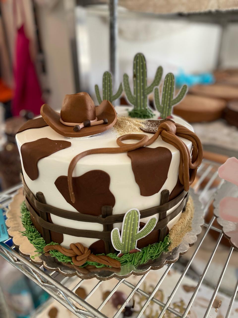 PERSONAS: 15/25
SABORES:
- NARANJA
- PIÑA
- VAINILLA C/CHOCO
- NUEZ C/CHOCO
- 3 LECHES
- ALMENDRA ENLECHADO
- NUEZ ENLECHADO
- DUOFLAN
- PIÑA CON NUEZ